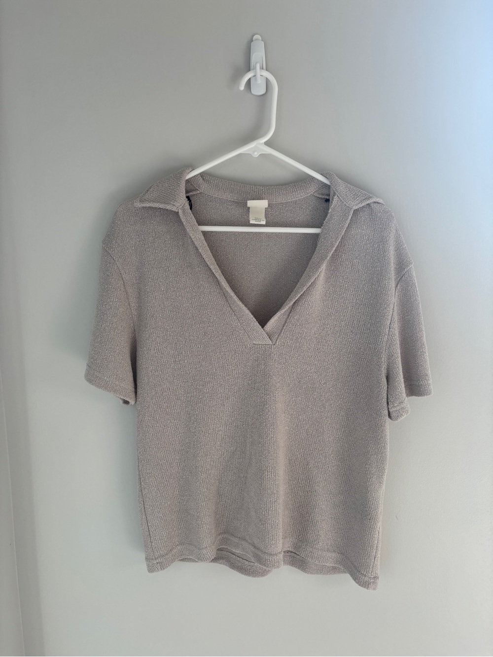 H&M Short Sleeve V-Neck Polo Top in Light Taupe